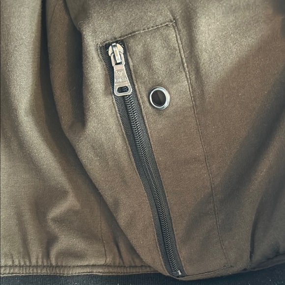 ๐ฅ๐ฅ๐ฅGuess Black Windbreaker Sporty Jacket with excellent condition - Picture 4 of 9